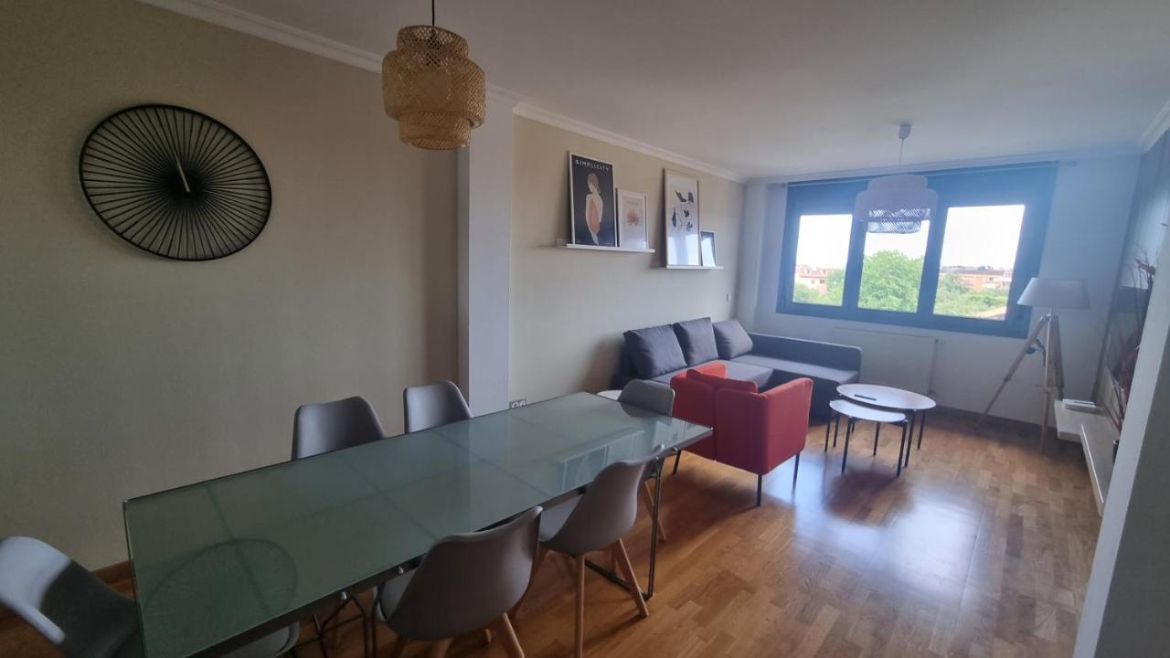 Ferienwohnung Piso Zona Hospital 6 Personas Oviédo Exterior foto