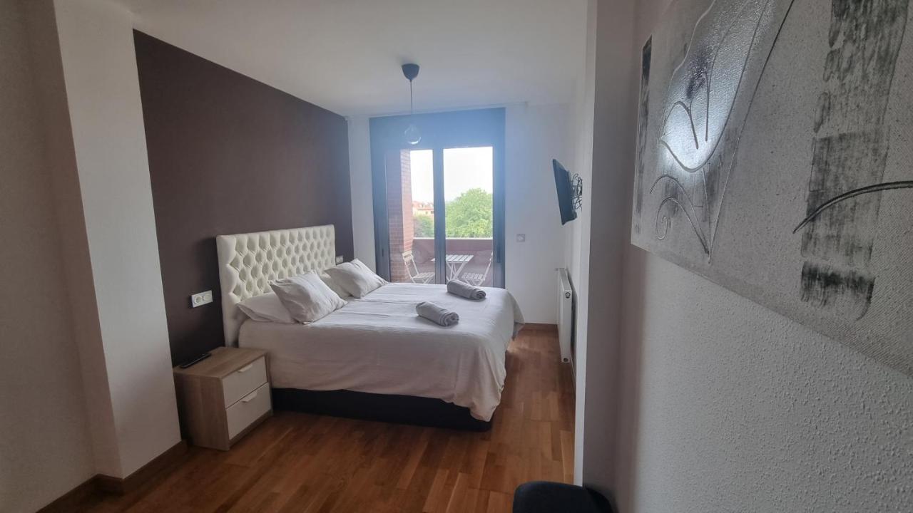 Ferienwohnung Piso Zona Hospital 6 Personas Oviédo Exterior foto