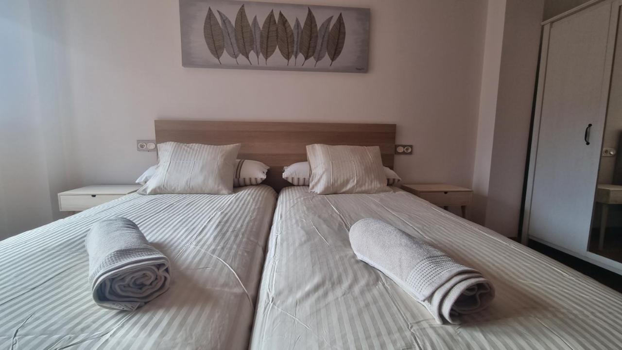 Ferienwohnung Piso Zona Hospital 6 Personas Oviédo Exterior foto