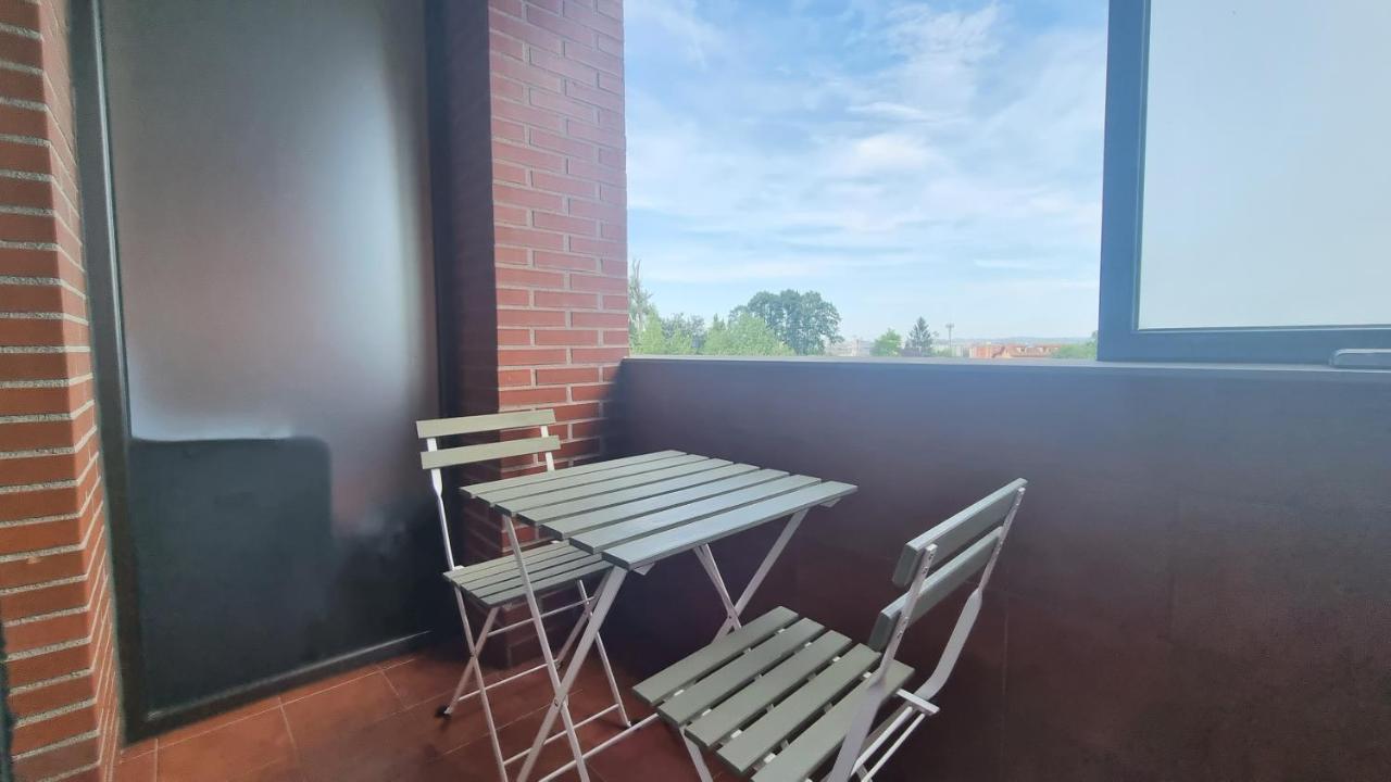 Ferienwohnung Piso Zona Hospital 6 Personas Oviédo Exterior foto